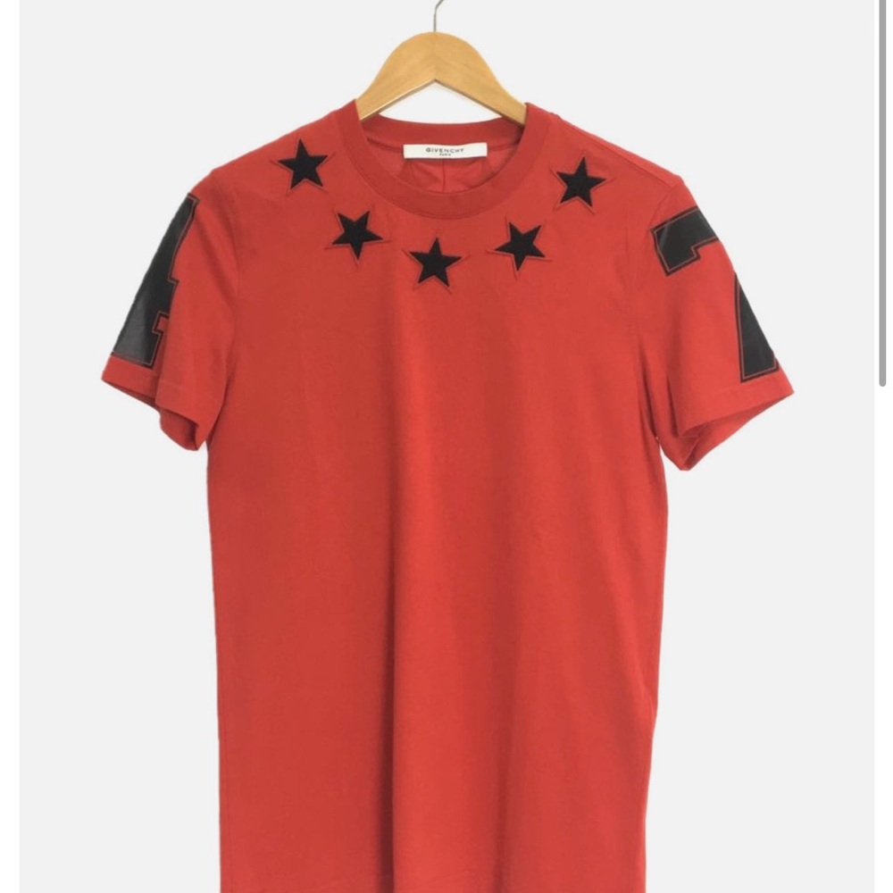 Men’s Givenchy by Ricardo Tisci Stitched Stars T. Red/black details. Size L.